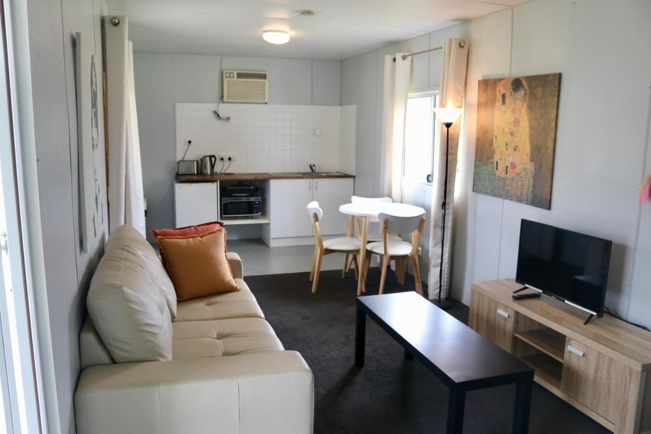 The Commercial Hotel Wallerawang Room photo