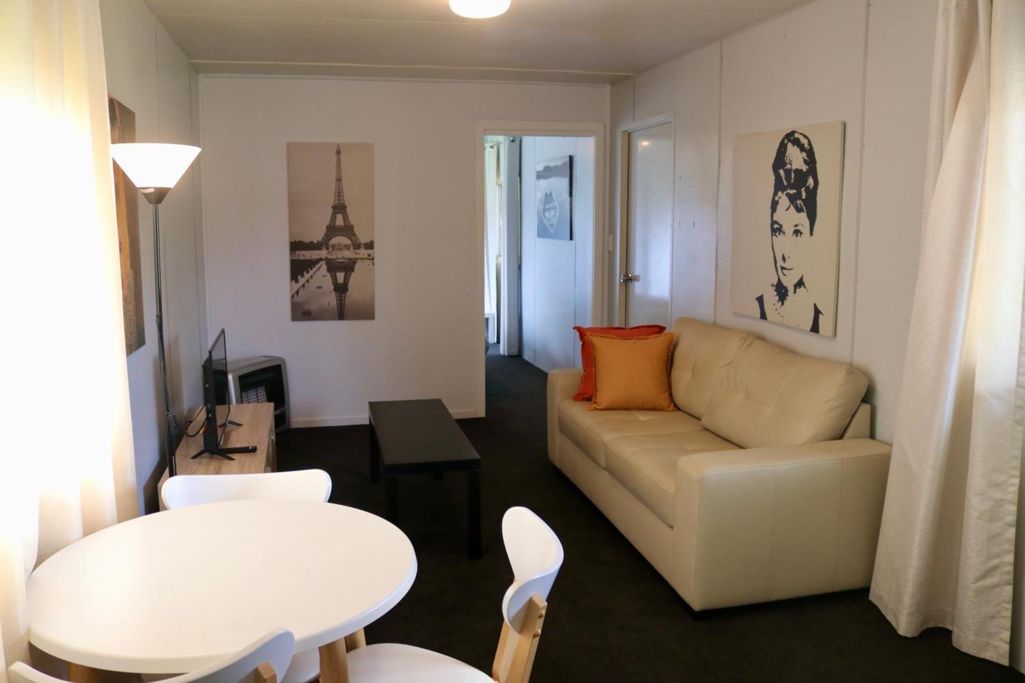 The Commercial Hotel Wallerawang Room photo