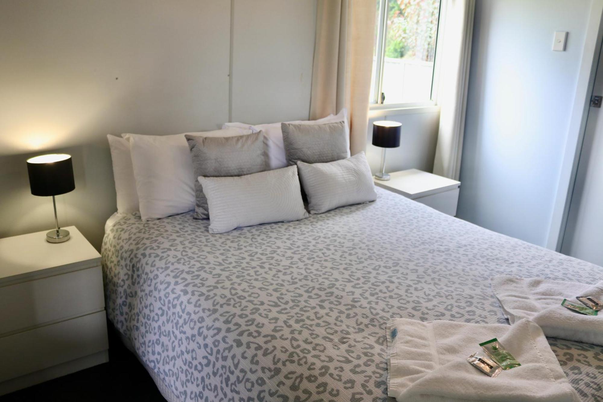 The Commercial Hotel Wallerawang Room photo