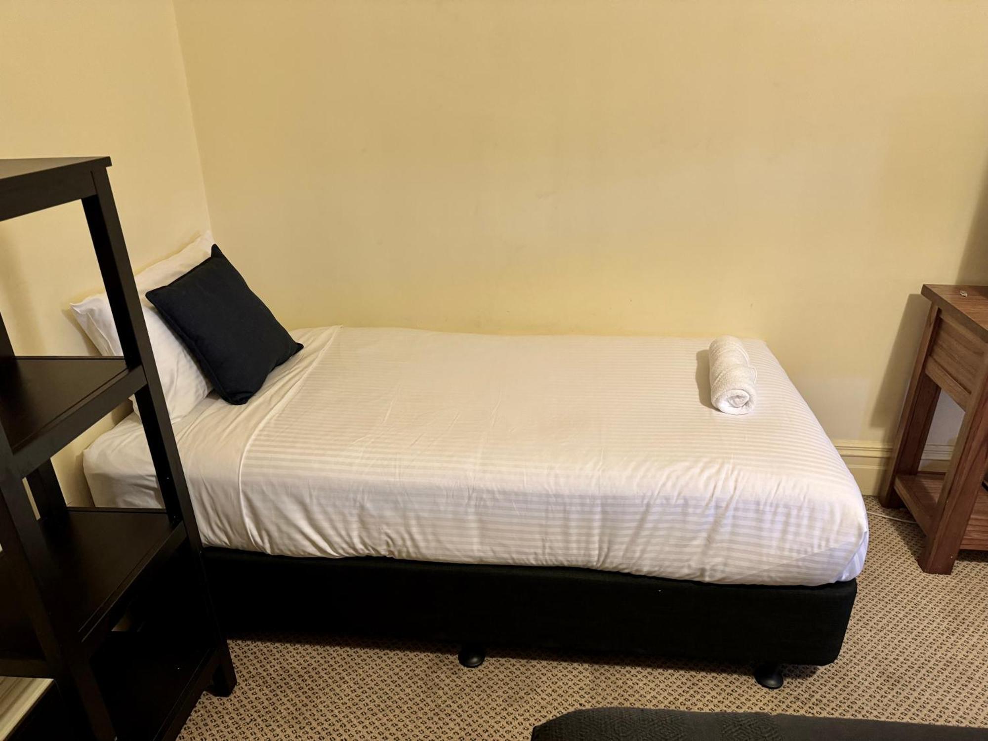 The Commercial Hotel Wallerawang Room photo