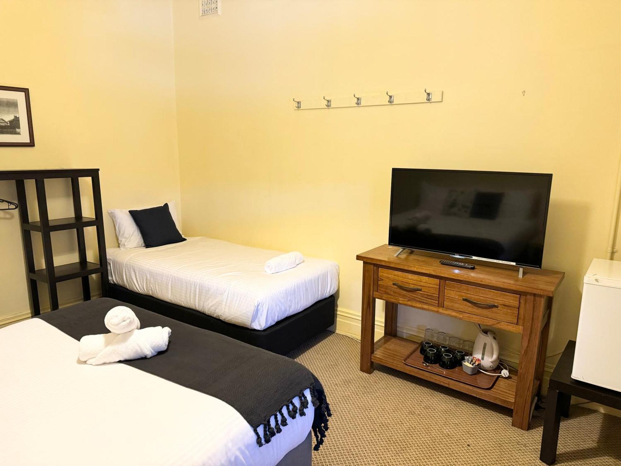 The Commercial Hotel Wallerawang Room photo